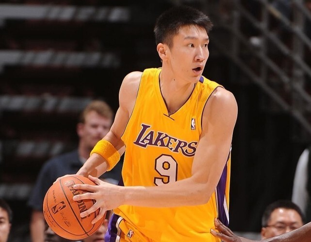 云开体育-中国球员NBA单场最高分：周琦6分，杨瀚森9分，姚明纪录天花板|王治郅|中国篮球|波特兰开拓者队|内线_新浪体育_新浪新闻
